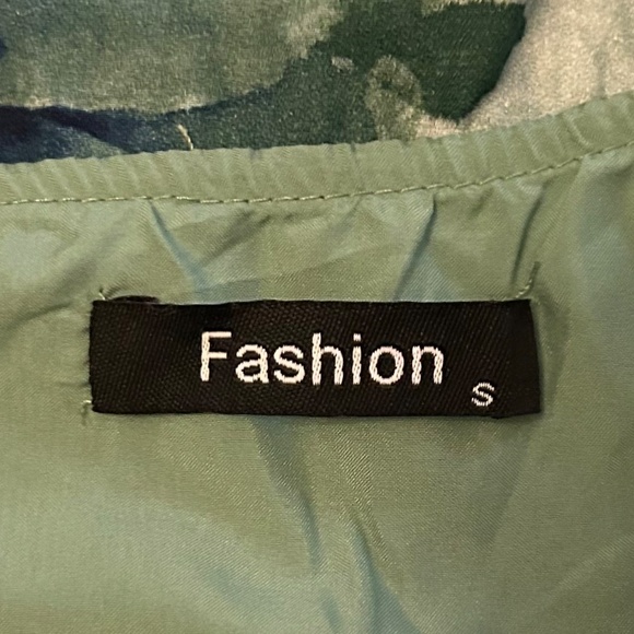 Green Blue Watercolor Blouse, NEVER WORN, Bubble sleeves, Size Small - Picture 6 of 8